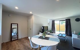 Peaceful 2Bed2Bath With Parking Close To Colombo St